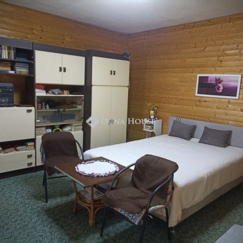 Eladó családi ház, Zalaegerszegen 28 M Ft, 2 szobás