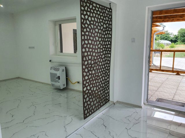 Eladó családi ház, Komorón 19.8 M Ft, 2 szobás