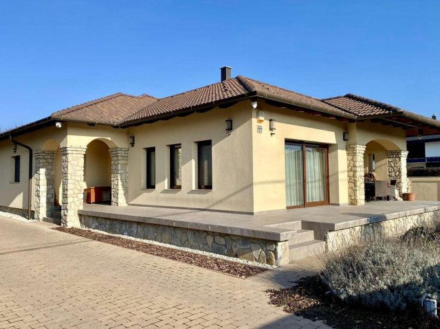 Eladó családi ház, Keszthelyen 335.32 M Ft, 3 szobás