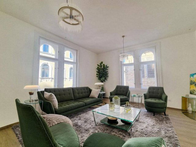 Eladó téglalakás, Budapesten, VI. kerületben, Paulay Ede utcában