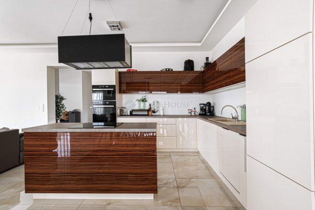 Eladó családi ház, Etyeken, Boti úton 279.9 M Ft, 5 szobás