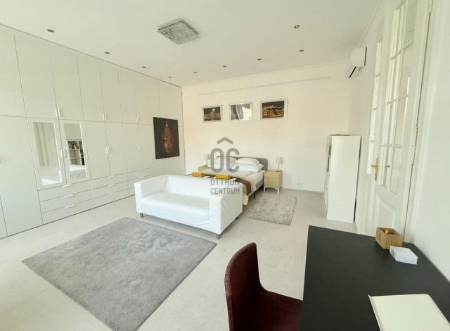 Eladó téglalakás, Budapesten, VII. kerületben 136 M Ft, 3 szobás