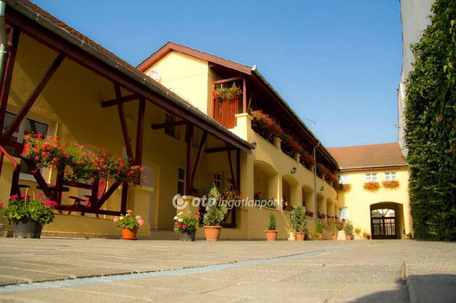 Eladó hotel, Debrecenben 599 M Ft / költözzbe.hu