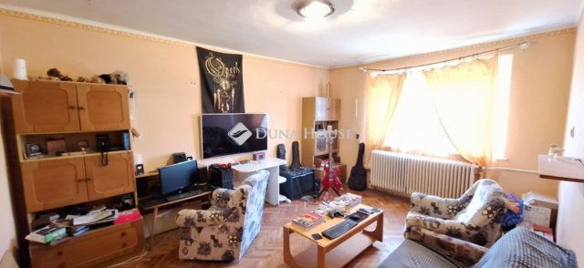 Eladó téglalakás, Komlón 15.5 M Ft, 2 szobás
