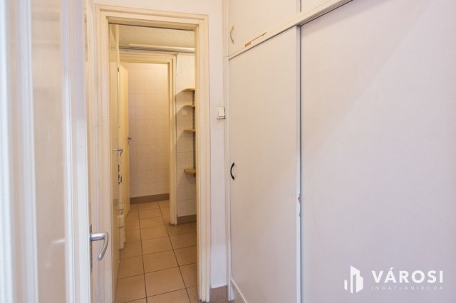 Kiadó üzlethelyiség, Békéscsabán 240 E Ft / hó