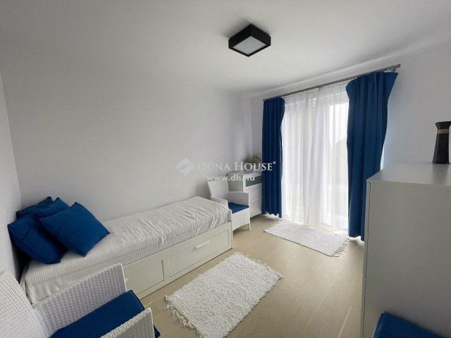 Eladó családi ház, Csopakon 398 M Ft, 6 szobás