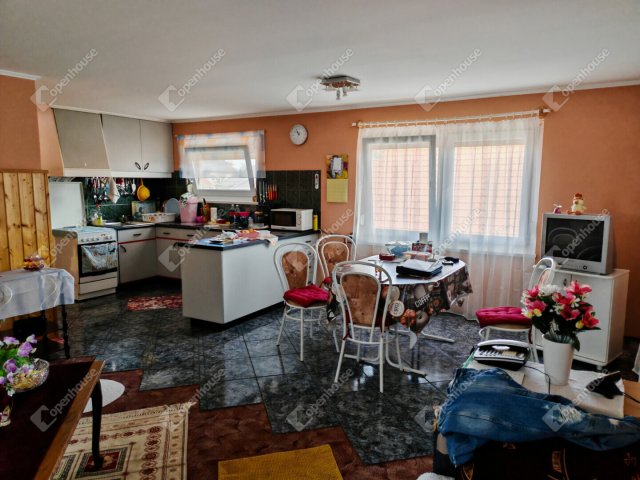 Eladó családi ház, Vecsésen 130 M Ft, 5 szobás