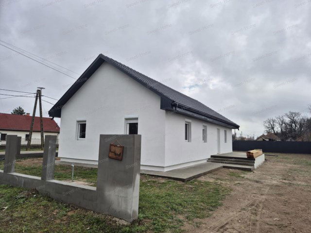 Eladó családi ház, Kerekegyházán 35 M Ft, 4 szobás