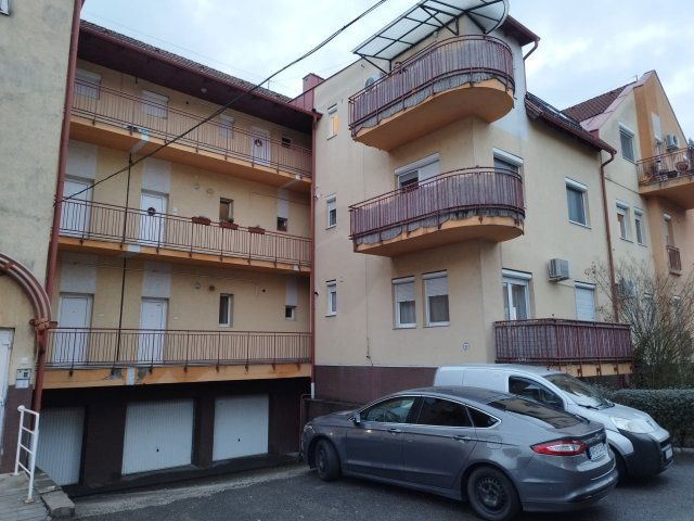 Eladó téglalakás, Hatvanban 42 M Ft, 2 szobás