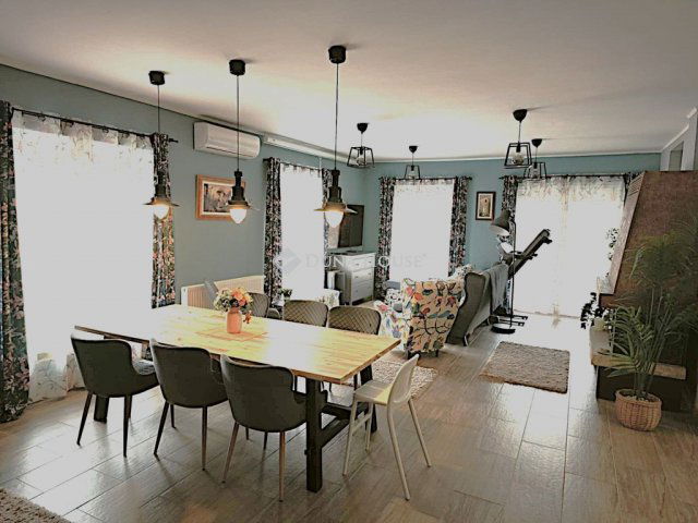 Eladó családi ház, Sólyon 165 M Ft, 5 szobás