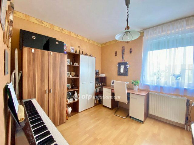 Eladó téglalakás, Kecskeméten 45.99 M Ft, 2+1 szobás