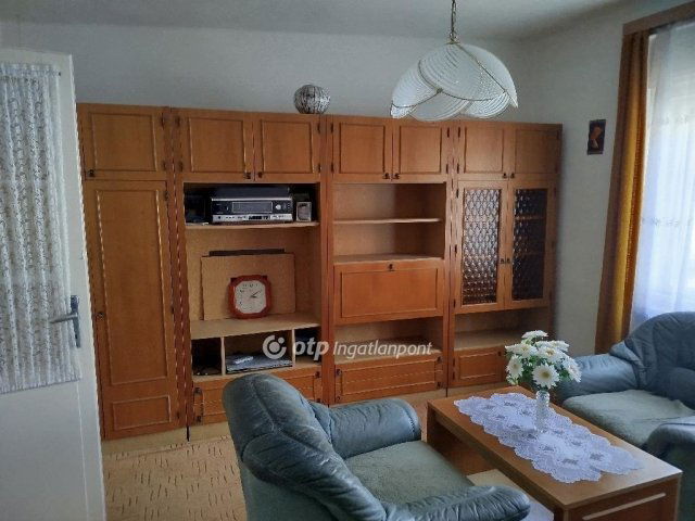 Eladó családi ház, Pécsett 58.7 M Ft, 2+1 szobás