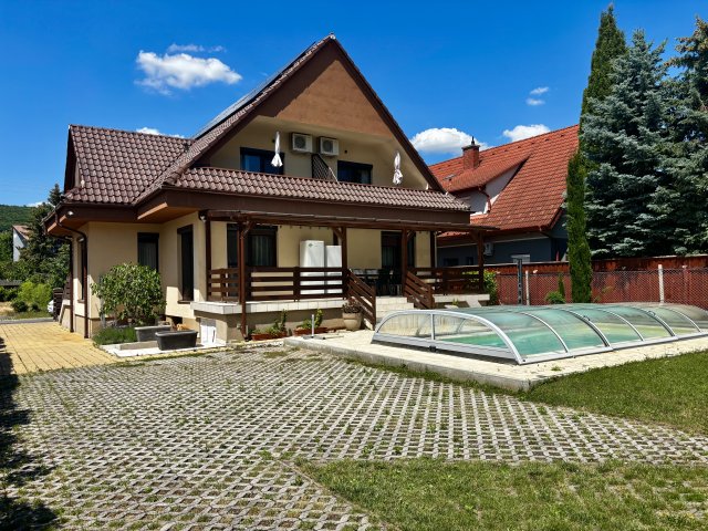 Eladó családi ház, Balatonfüreden 299 M Ft, 5+4 szobás