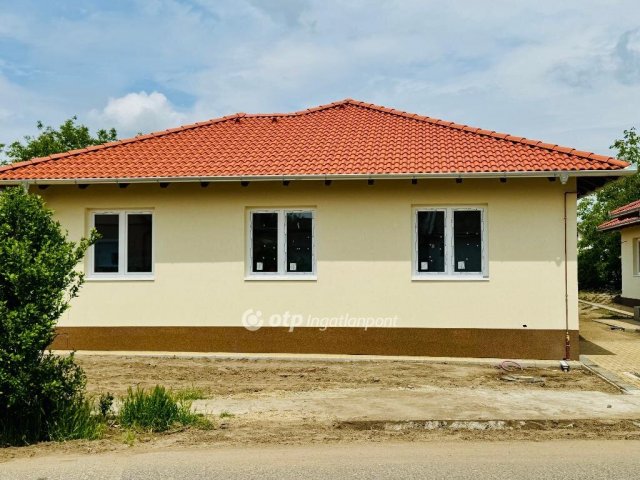 Eladó családi ház, Mikepércsen 119 M Ft, 4 szobás
