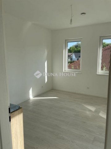 Eladó ikerház, Veresegyházon 229 M Ft, 5 szobás