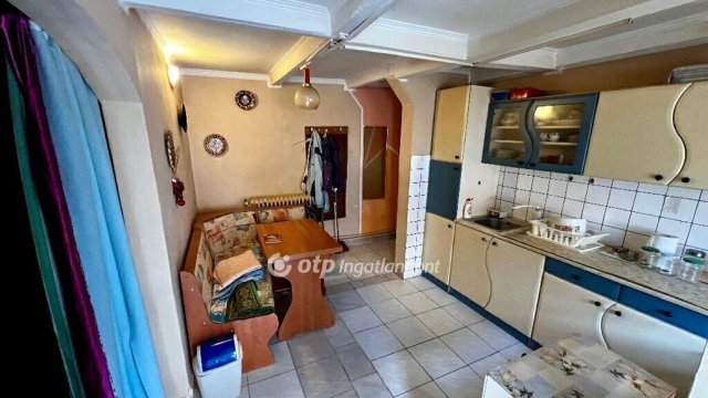 Eladó családi ház, Egerben 24.9 M Ft, 3 szobás