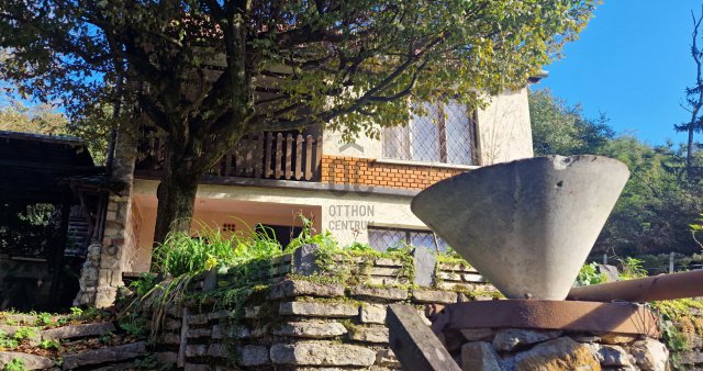 Eladó családi ház, Esztergomban 34.9 M Ft, 4 szobás