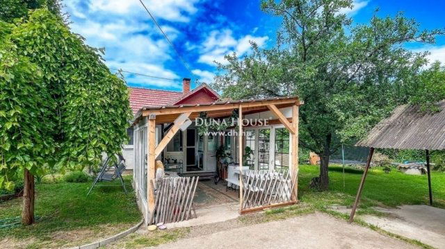 Eladó családi ház, Ádándon 39.9 M Ft, 3 szobás