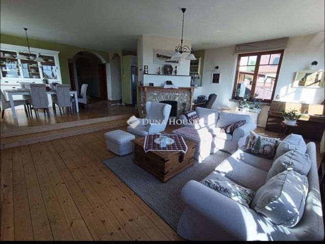 Eladó családi ház, Szadán 174.9 M Ft, 5 szobás