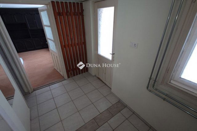 Eladó családi ház, Kiskunfélegyházán 31.99 M Ft, 1 szobás