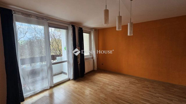 Eladó panellakás, Veszprémben 52 M Ft, 2 szobás