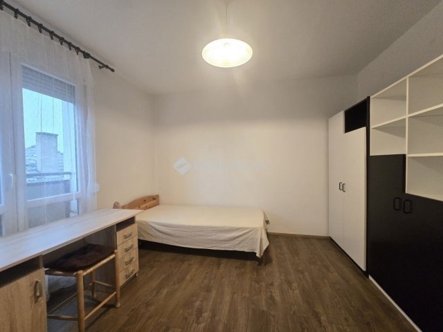 Eladó panellakás, Pécsett 47.99 M Ft, 2 szobás