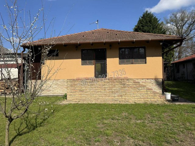 Eladó nyaraló, Ráckevén 89.99 M Ft, 3 szobás