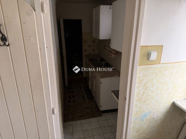 Eladó téglalakás, Szegeden 23 M Ft, 1 szobás