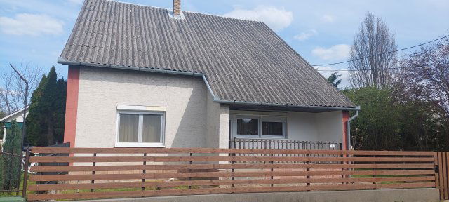 Eladó családi ház, Dombóváron 42.9 M Ft, 4 szobás