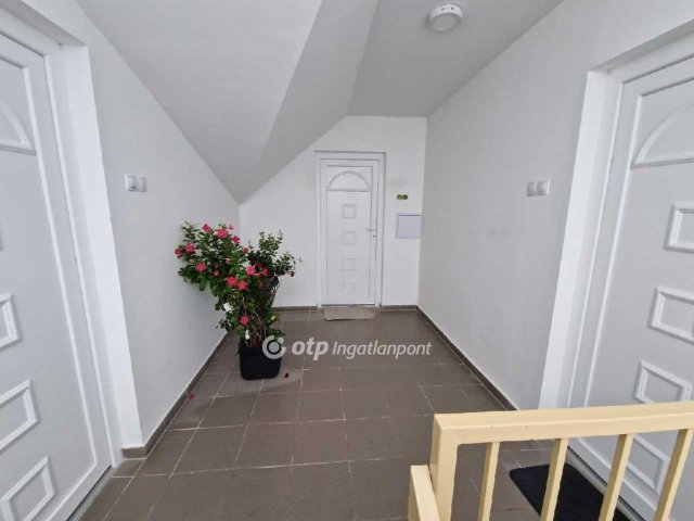 Eladó téglalakás, Győrött 47.9 M Ft, 3 szobás