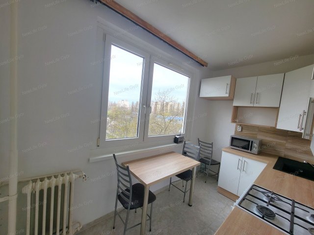 Eladó panellakás, Győrött 51.6 M Ft, 2 szobás