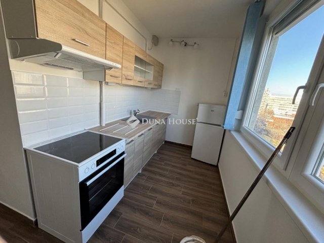 Kiadó panellakás, albérlet, Kecskeméten 200 E Ft / hó, 3 szobás