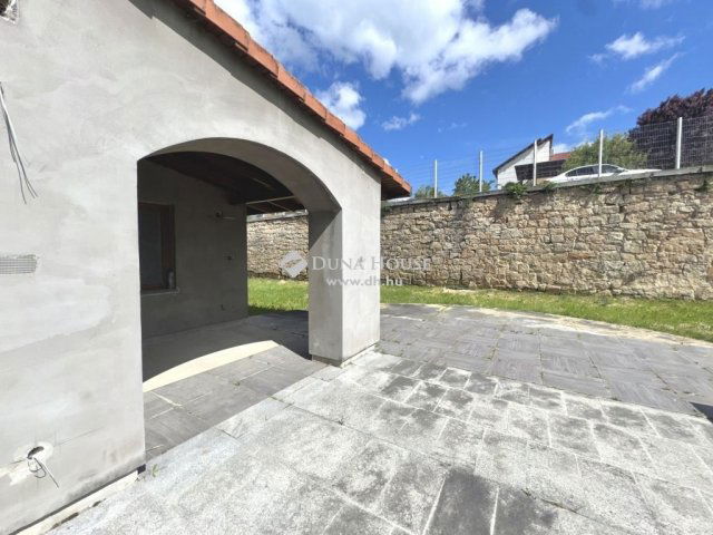 Eladó családi ház, Ürömön 449.9 M Ft, 6 szobás