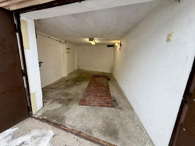 Eladó garázs, Vácon 11 M Ft / költözzbe.hu