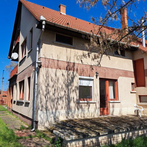 Eladó családi ház, Jászberényben 89 M Ft, 6 szobás