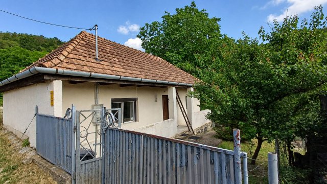 Eladó családi ház, Márkházán 6.5 M Ft, 2 szobás