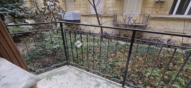 Eladó téglalakás, Budapesten, VI. kerületben 74.9 M Ft, 2 szobás