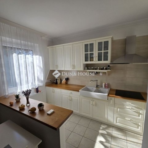 Eladó családi ház, Kecskeméten 95 M Ft, 3 szobás