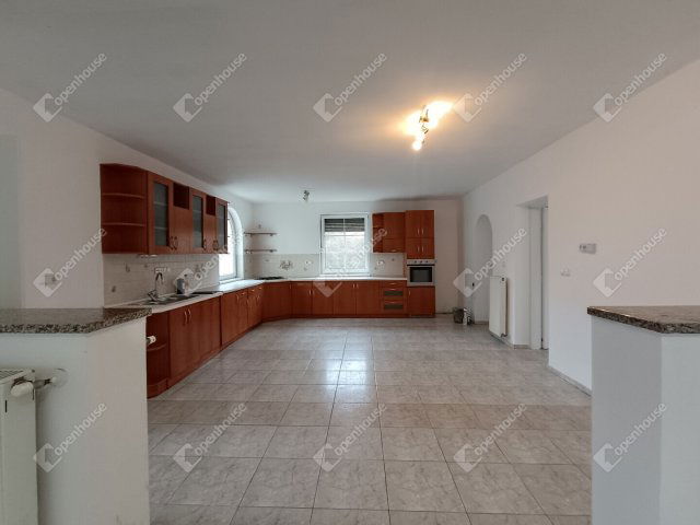 Eladó családi ház, Harkán 130 M Ft, 7 szobás