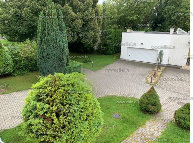 Eladó családi ház, Budapesten, III. kerületben, Római parton