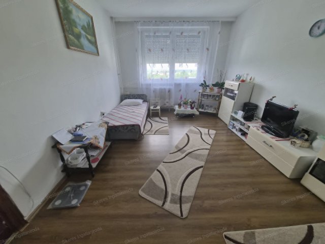 Eladó panellakás, Tatabányán 39.9 M Ft, 2 szobás