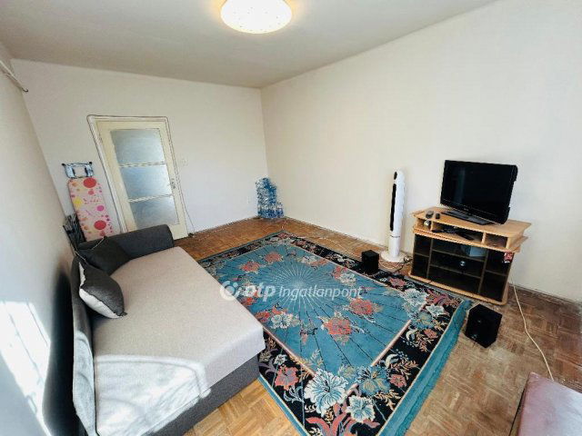 Eladó panellakás, Debrecenben 49.5 M Ft, 2+1 szobás