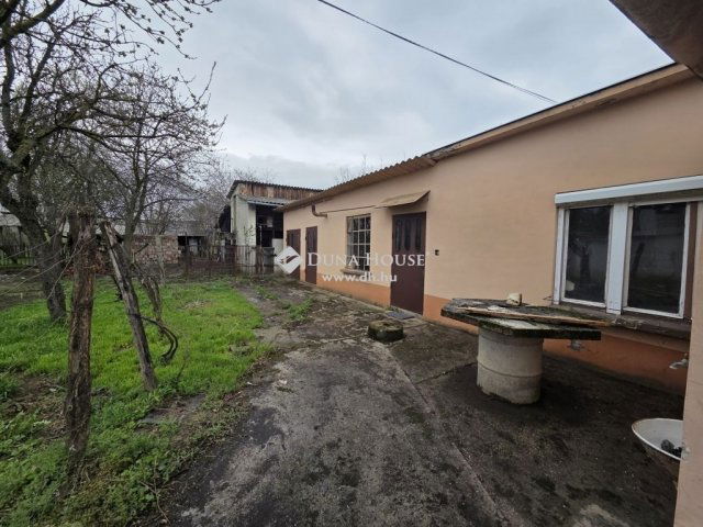 Eladó családi ház, Harkányban 37 M Ft, 4 szobás