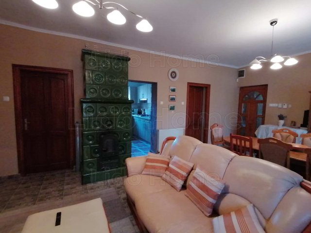Eladó családi ház, Balatonbogláron 169.99 M Ft, 6 szobás