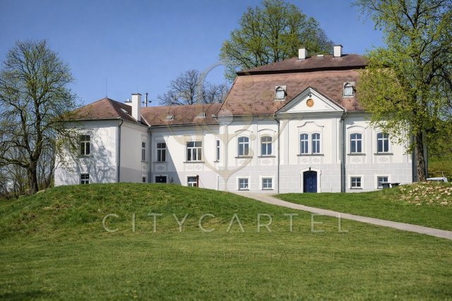 Eladó családi ház, Legénden 733.9 M Ft, 9 szobás