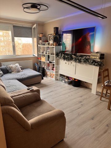 Eladó panellakás, Budapesten, III. kerületben, Hímző utcában