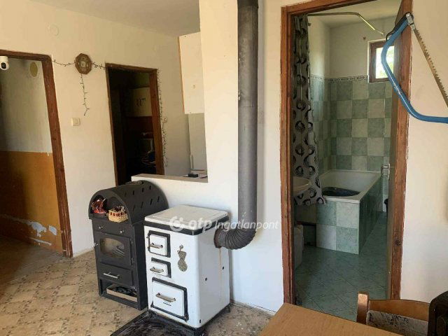 Eladó családi ház, Tápiószőlősön 12.99 M Ft, 1+2 szobás