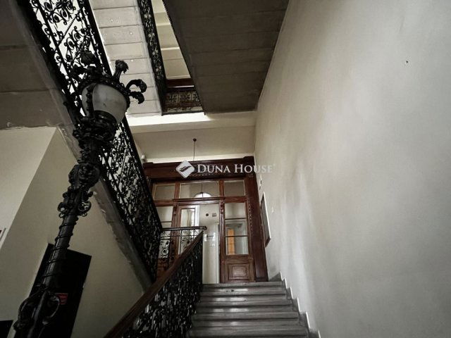 Eladó téglalakás, Budapesten, VI. kerületben, Andrássy úton