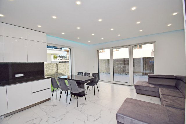 Eladó ikerház, Debrecenben 155 M Ft, 4 szobás