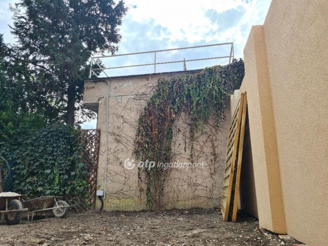 Eladó téglalakás, Budapesten, III. kerületben 69.999 M Ft